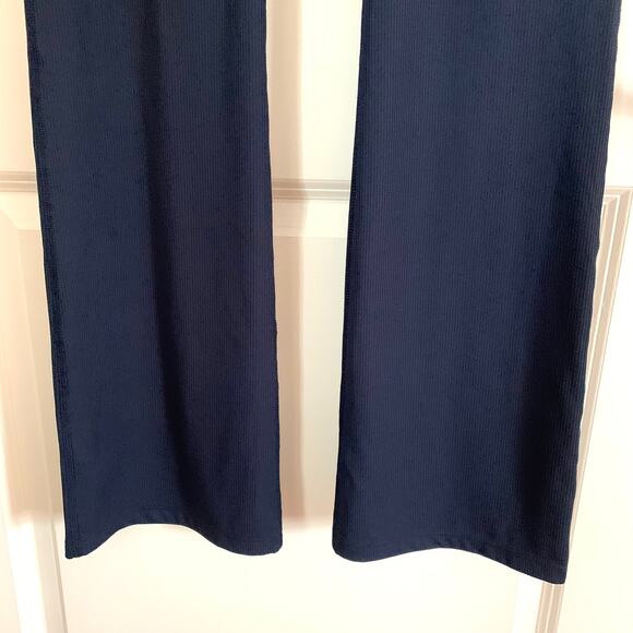 Uniqlo AIRism Soft Ribbed Flare Leggings in Navy Blue - Picture 4 of 9